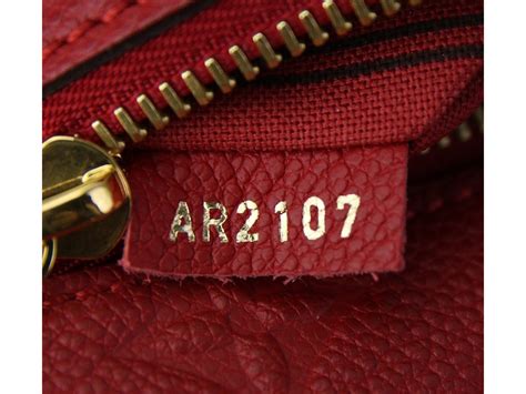 todas las carteras louis vuitton tiene código